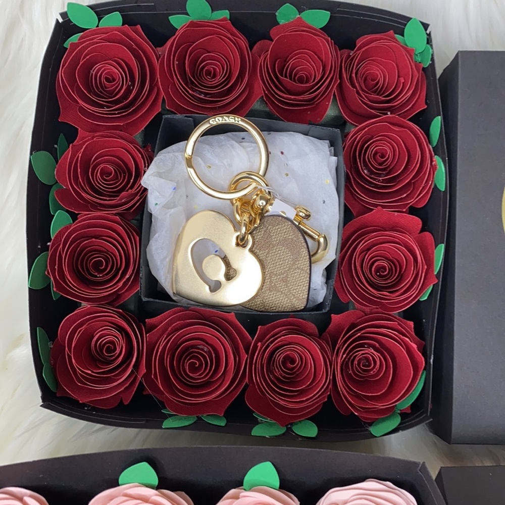 COACH  Signature Hearts Key Ring Bag Charm Gold / - Picture 12 of 13